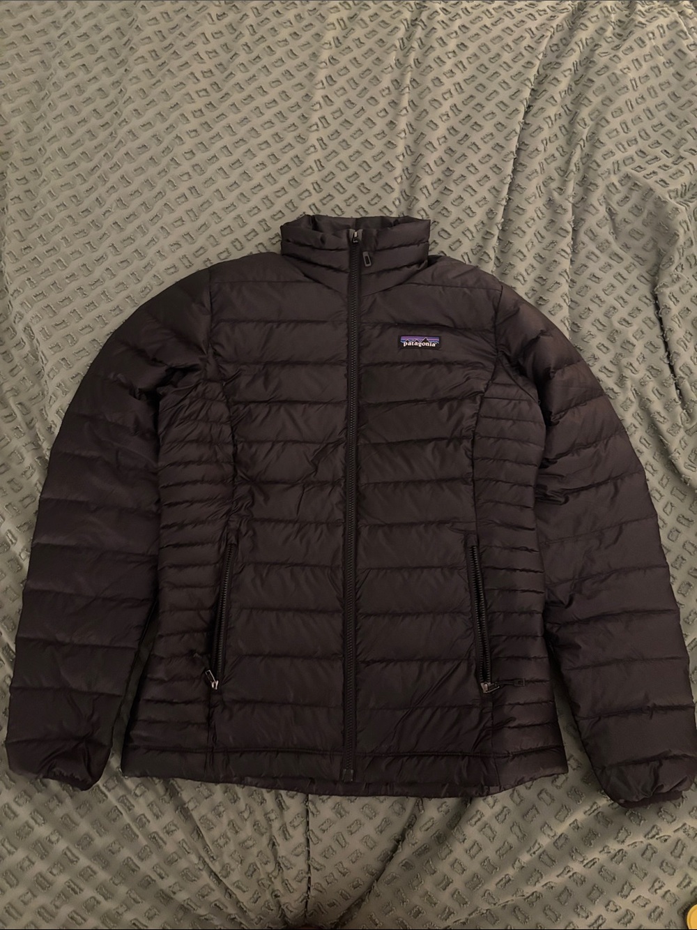 Like new! Womens Patagonia down sweater jack. Black. Size XS.